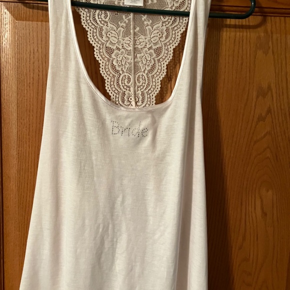 Lingerie - Picture 2 of 7